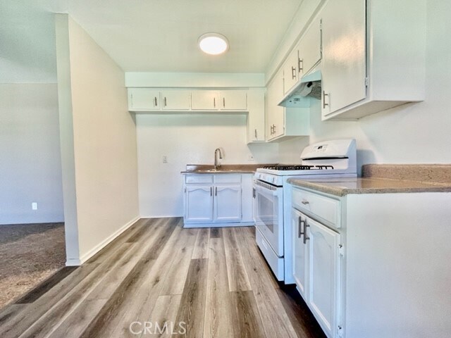 Building Photo - 815 N Rose Ave