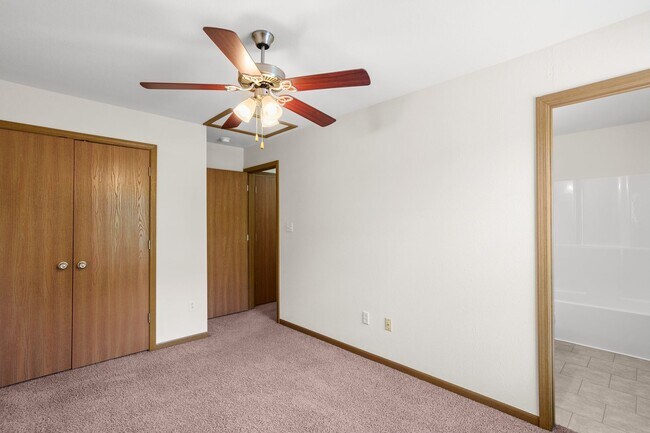 Building Photo - 509-511 Glenstone Dr.