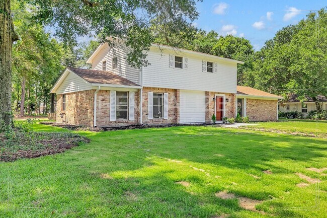 Building Photo - Newly Renovated 3 Bed / 2.5 Bath with Doub...