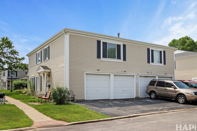 Building Photo - 1335 Cove Dr