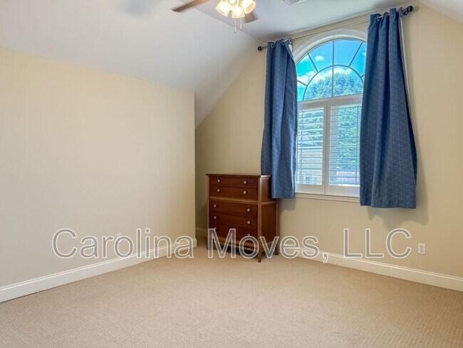 Building Photo - 745 Charleston Pl