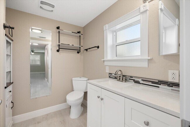 Building Photo - 807 S 12th St