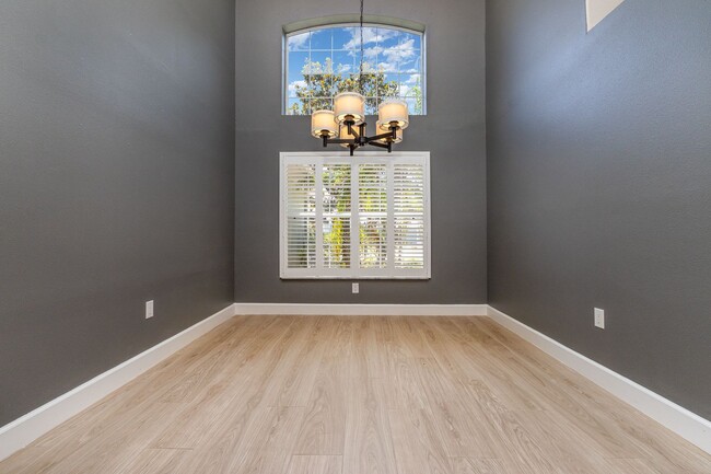 Building Photo - 3236 Helmsdale Ct
