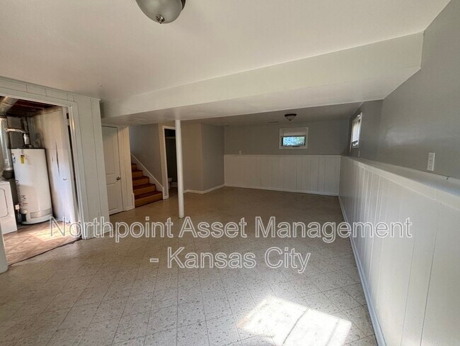 Building Photo - 5733 Cedar Ave