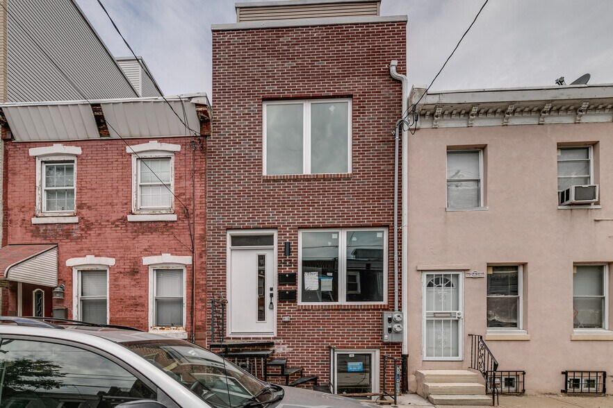Stair Railing has been added since time of photo - 2432 Jasper St