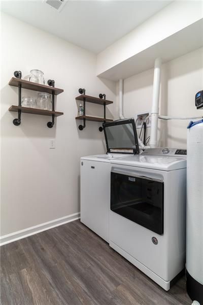 Building Photo - 301 Cochin Dr