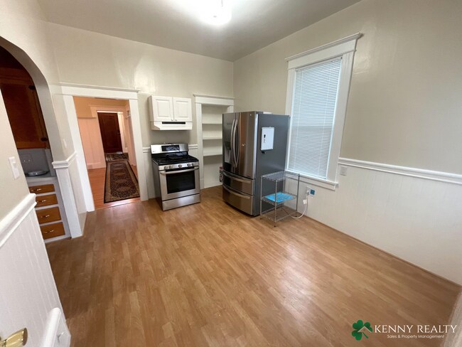 Building Photo - Spacious 4BR/2BA in Mission Terrace – San Francisco