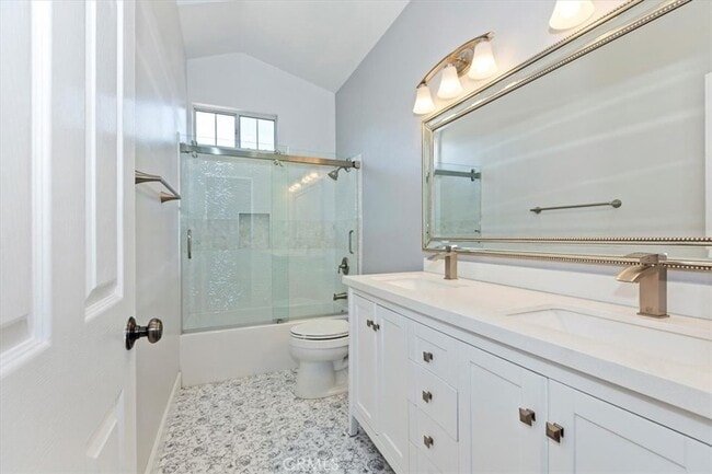 Building Photo - 2446 Cll Bienvenida