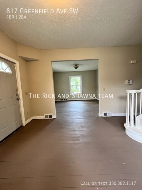 Building Photo - Large 4 bedroom home for rent with 2 baths...