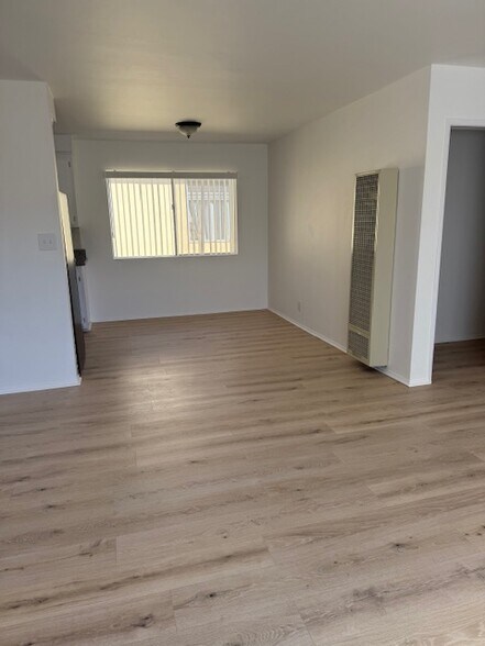 Building Photo - 559 Hyde Park Pl