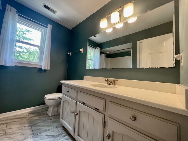 Building Photo - Available NOW! A 4-6 Bedroom Home! Attache...