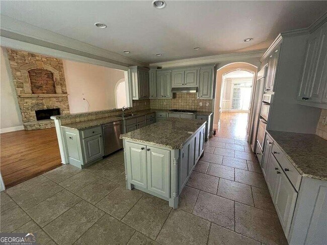 Building Photo - 8730 Sawgrass Way