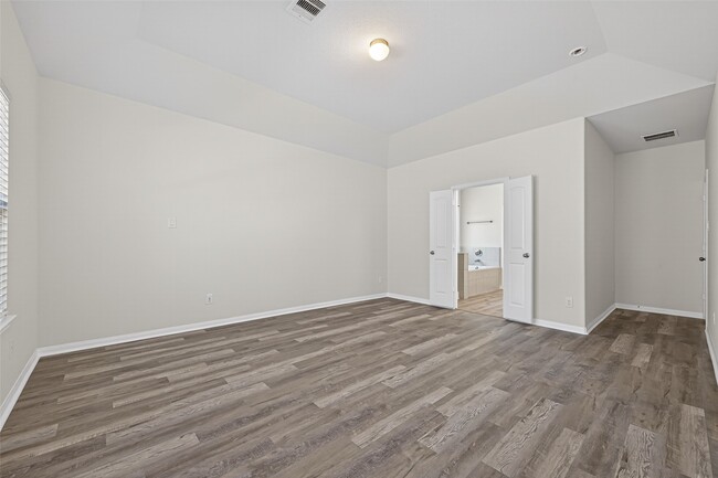 Building Photo - 15059 Meadow Glen N