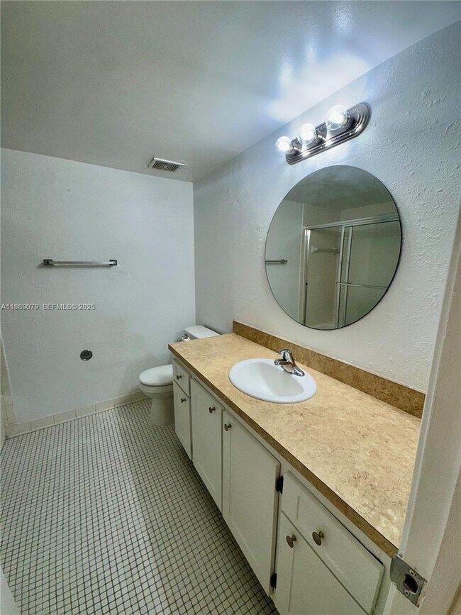 Building Photo - 110 Gardens Dr