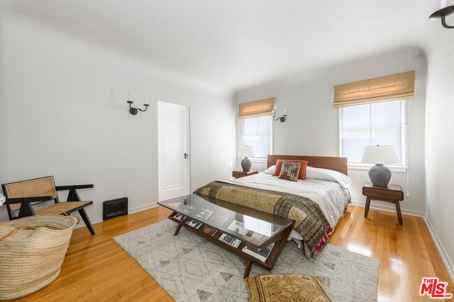 Building Photo - 148 S Orange Dr