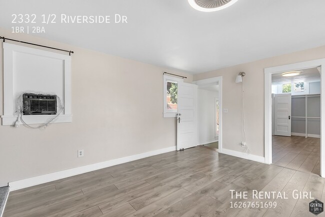 Building Photo - 2332 1/2 Riverside Dr-
