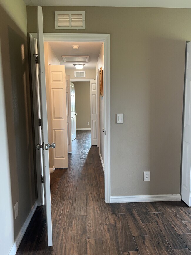 Building Photo - 1206 Venus Loop