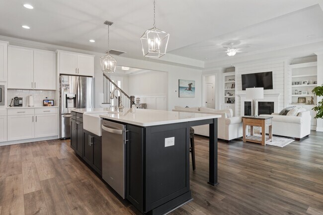 Building Photo - 5166 Cloverland Way