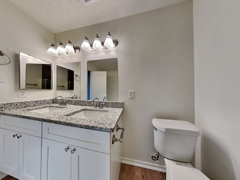 Building Photo - 3912 Fox Run Dr