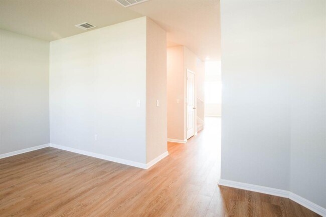 Building Photo - 1612 Fairhaven Gtwy