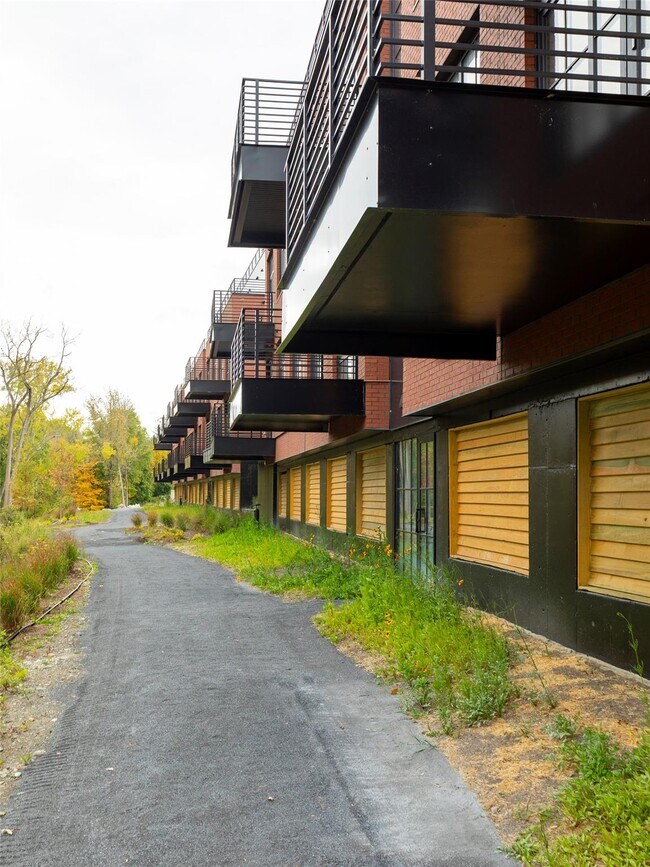 Building Photo - 300 Arno Dr