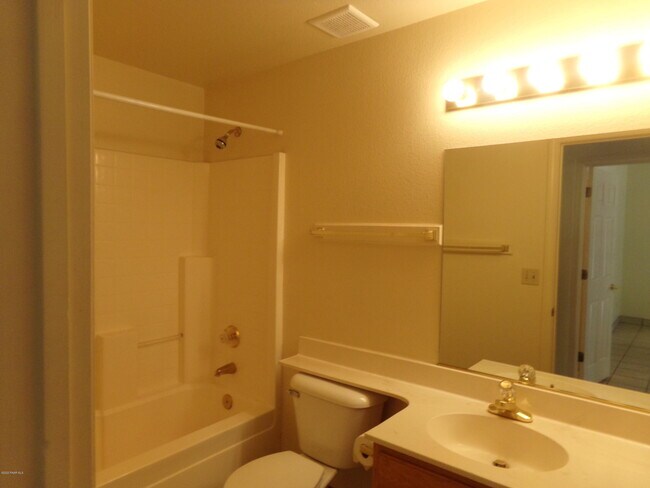 Building Photo - 4801 N Viewpoint Dr