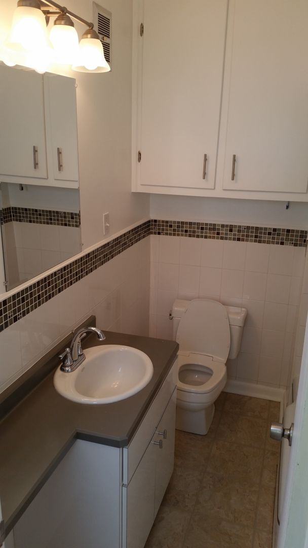 Building Photo - Southside Flats Recently Renovated 3 bedroom beauty with OFF-STREET PARKING and patio!