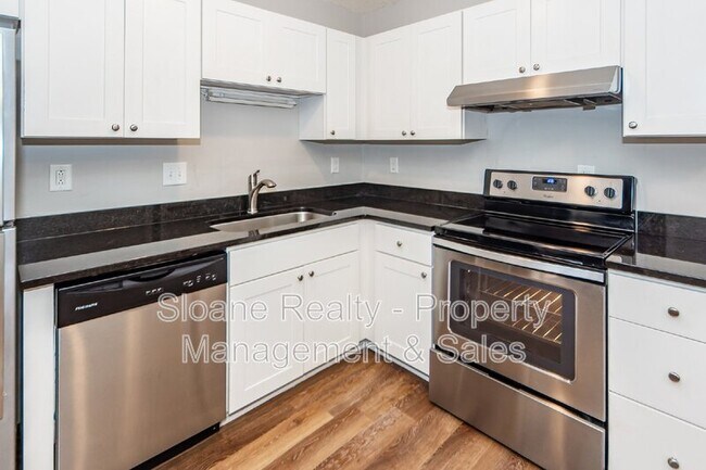 Building Photo - 296 Fleming Rd