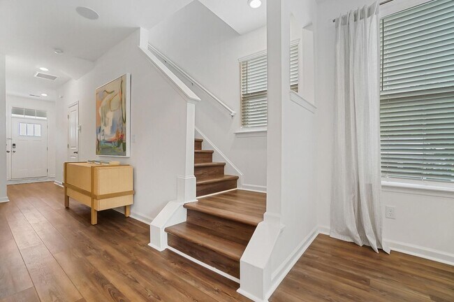 Building Photo - 609 Trotters Ln