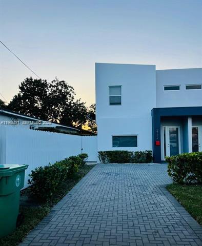 Building Photo - 2772 SW 31st Ct