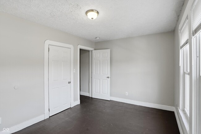 Building Photo - 510 N Beville Ave