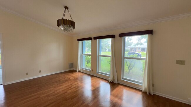 Building Photo - 12157 Sycamore Ln