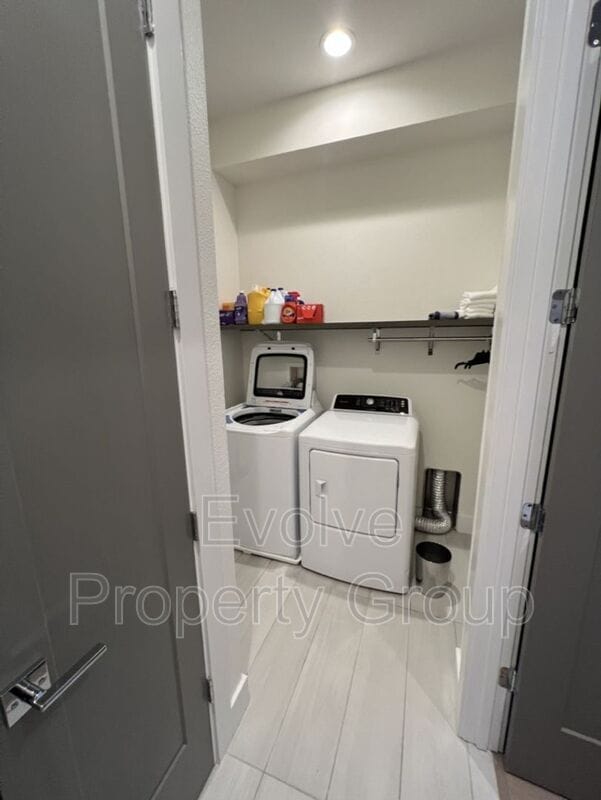 Building Photo - 183 Orange Pl