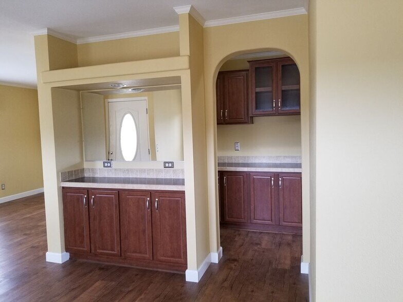 Building Photo - 5825 Rockview Rd