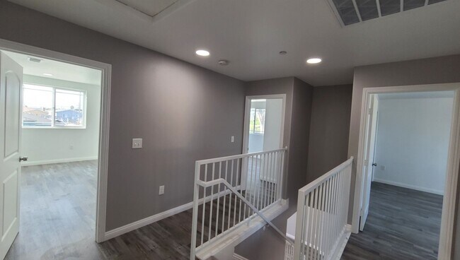 Building Photo - 129(425)