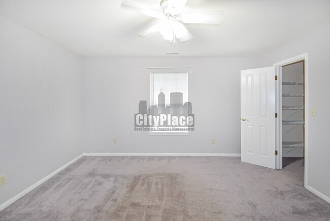 Building Photo - 740 Sweet Creek Dr