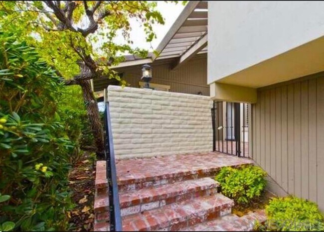Building Photo - 127 Ebano Ct
