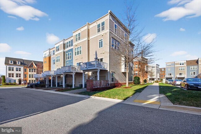 Building Photo - 724 Hendrix Ave