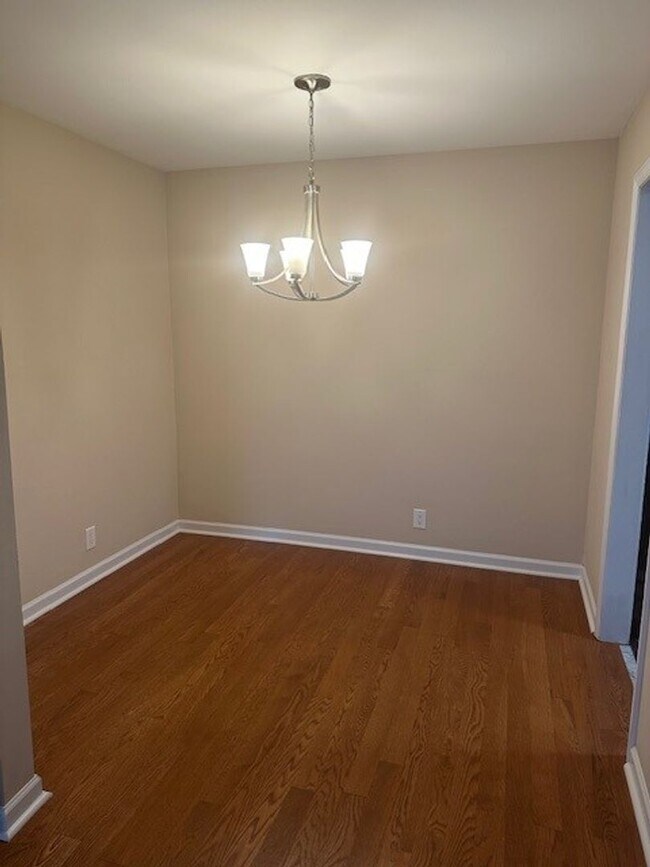 Building Photo - 1 Bedroom Condo