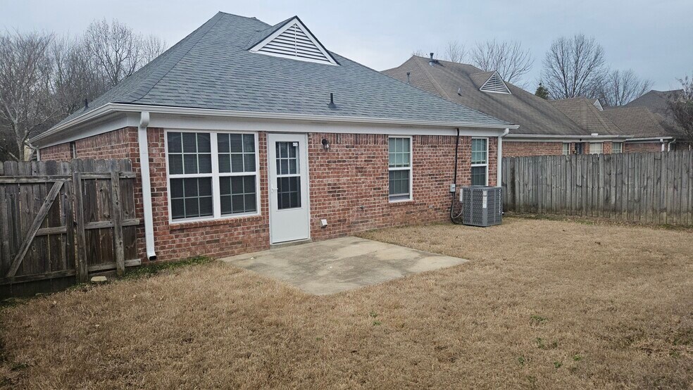 Building Photo - 8382 Regal Bend Dr