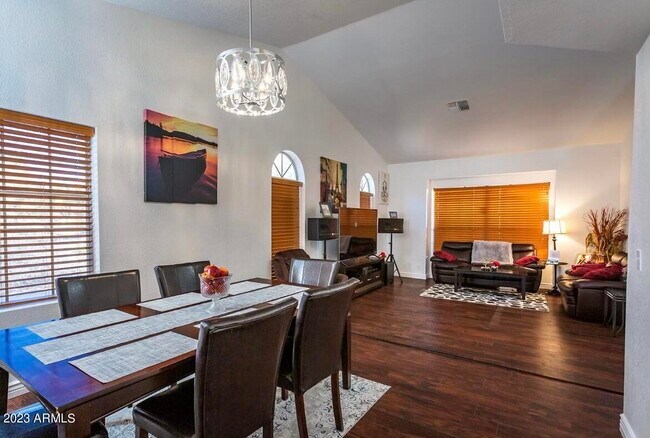 Building Photo - 11015 W Laurelwood Ln