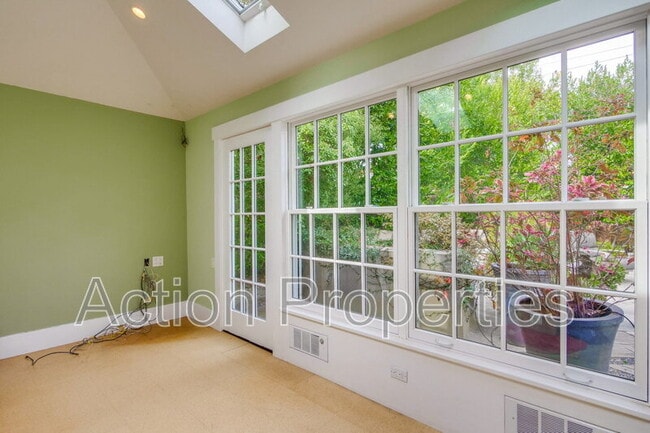 Building Photo - 714 Greer Rd