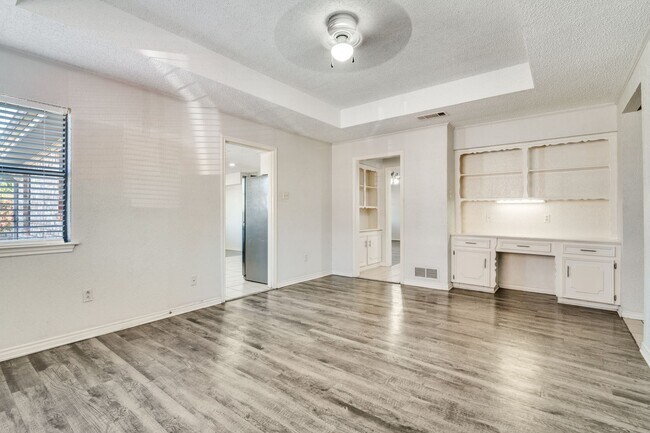 Building Photo - Beautiful 3-Bed, 2.5-Bath Home in Garland – Spacious Layout & Fantastic Amenities!