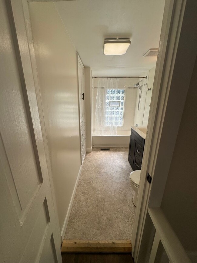 Building Photo - Gorgeous 3 Bedroom UPDATED Single Family Home