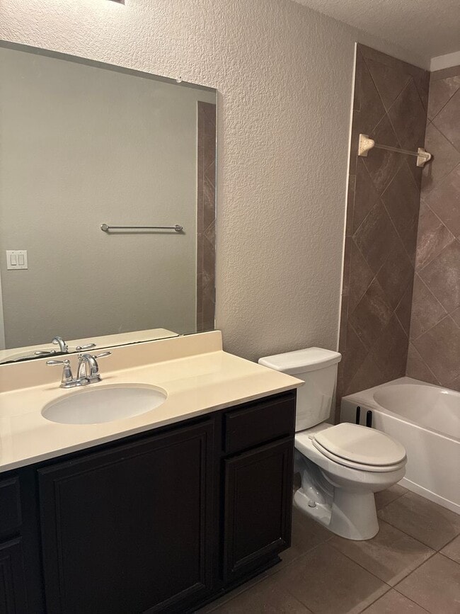 Building Photo - Beautiful 3BR 2.5BA Home w/ Community Pools and Trails • Granite Counters • Detached 2-Car in  Tu...