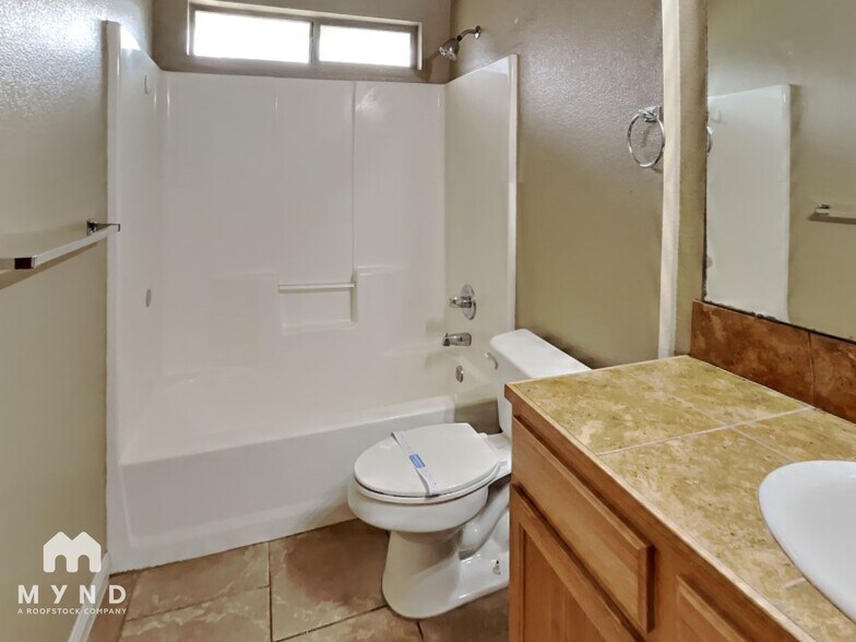 Building Photo - 3050 Pine Valley Dr