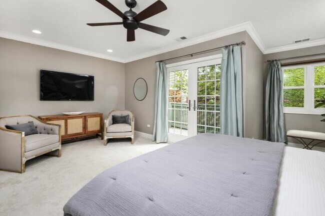 Building Photo - 5 bedroom in Chicago IL 60614