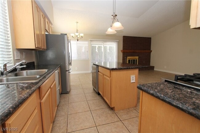 Building Photo - 6605 Vicuna Dr