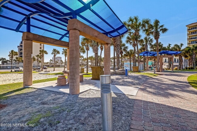 Building Photo - 3447 Heron Dr N