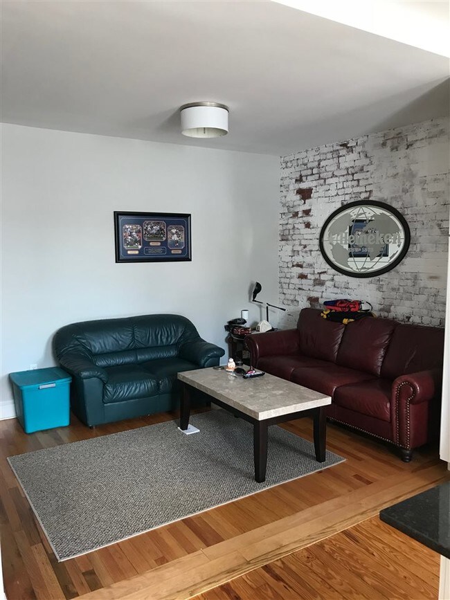 Building Photo - 315 Willow Ave